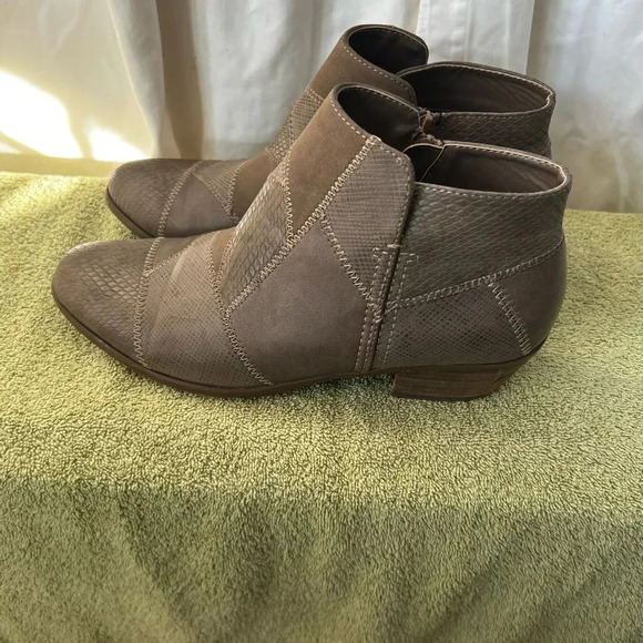 Bass Shoe "Nina" Womens Heeled Ankle Booties Sz 8.5 - Picture 2 of 10